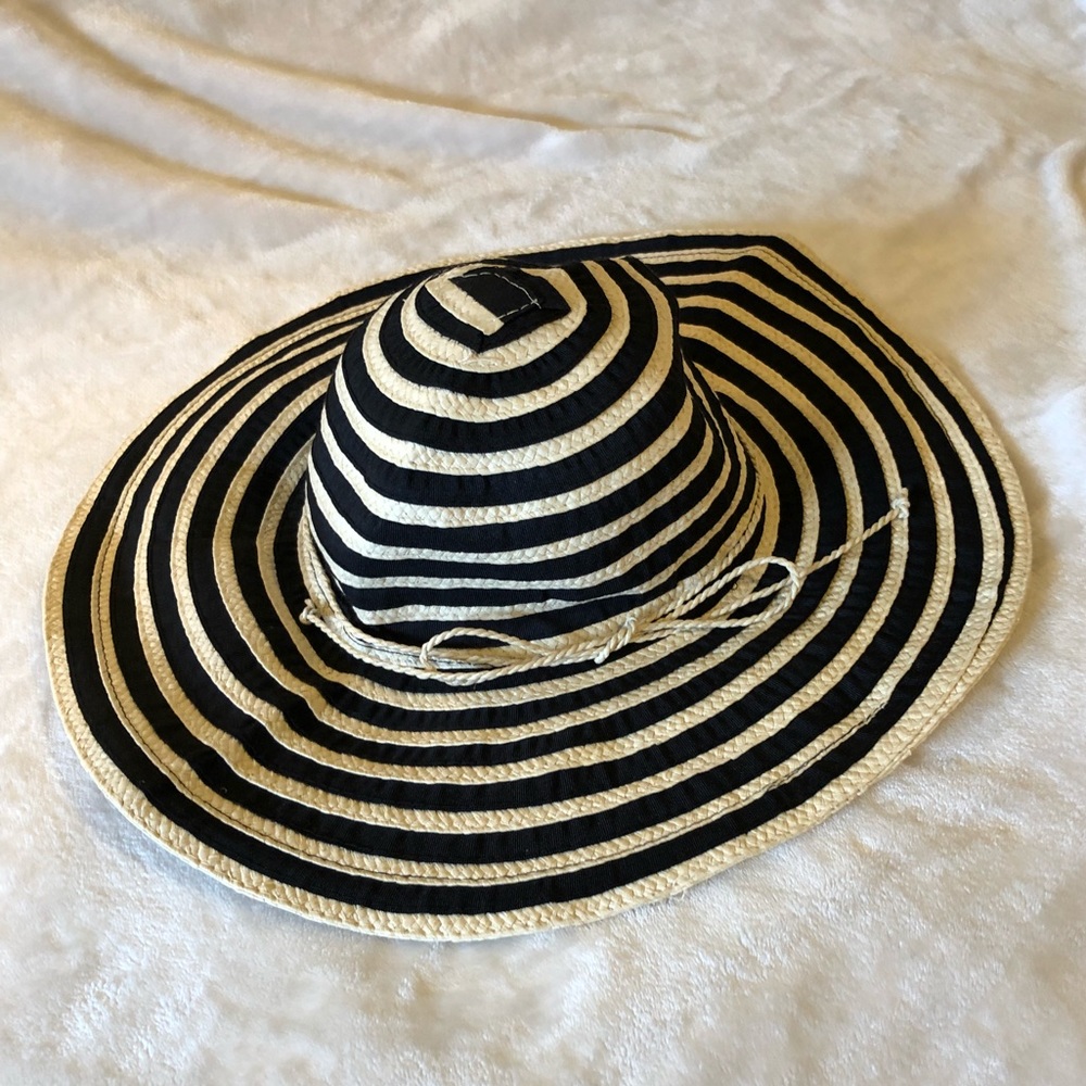 Striped floppy beach hat